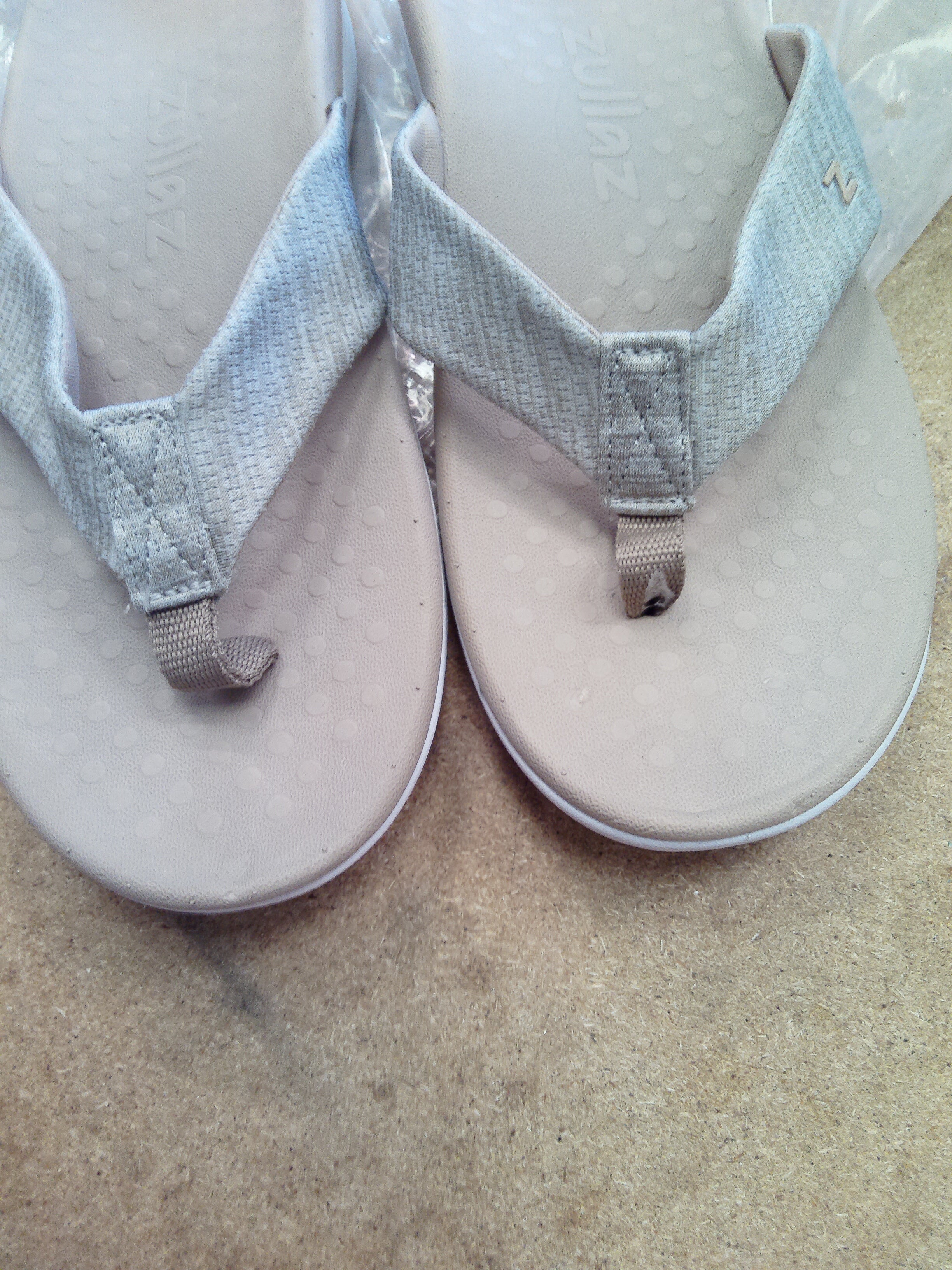 Active Flip Flops - KHAKI - UK 6.5 / EU 40