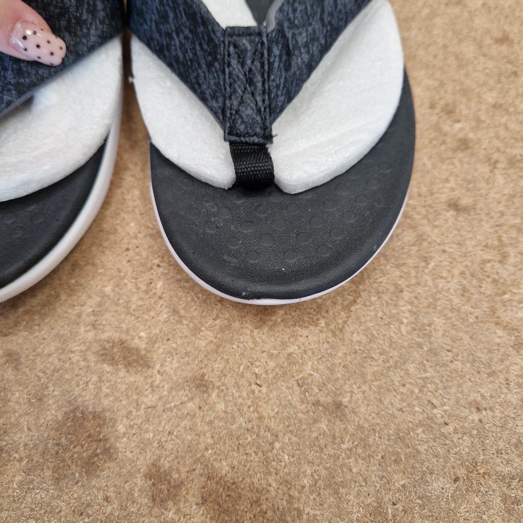 Active Flip Flops - BLACK - UK 7 / EU 41